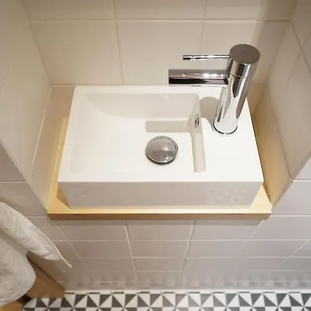 Design Near Castle شقة براغ